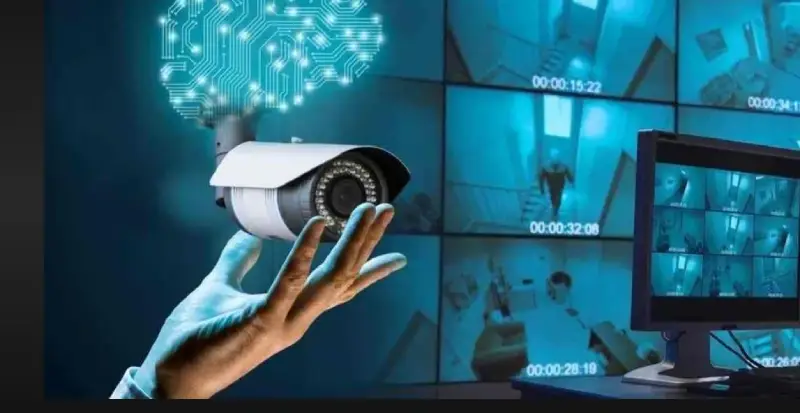 CCTV systems learning from behaviors automatically